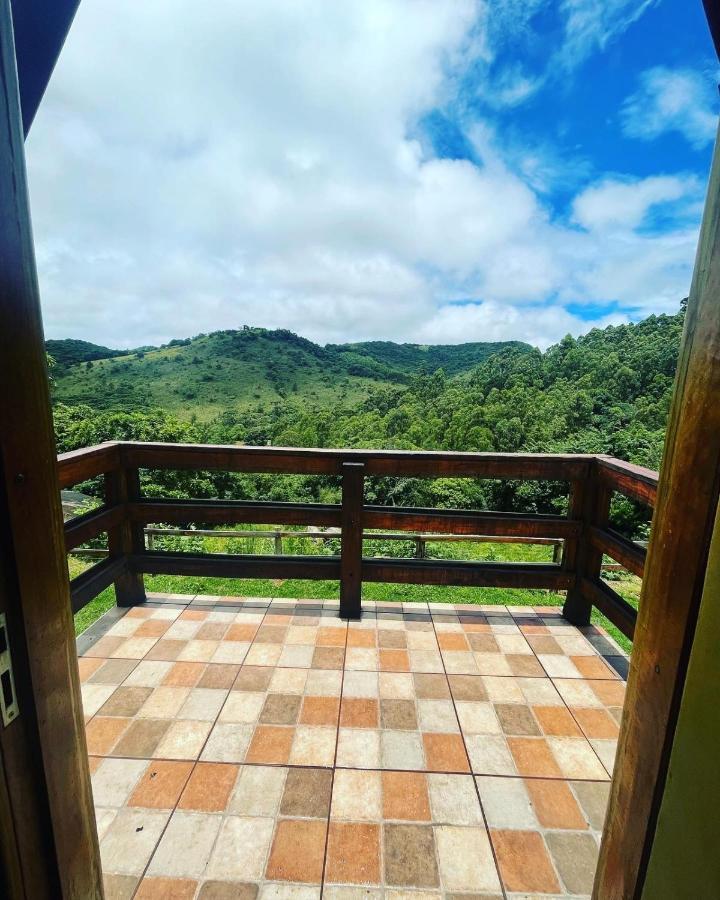 Pousada Pedra Da Mata Chales Na Montanha Munhoz Exterior photo