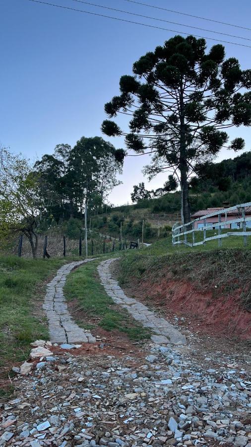Pousada Pedra Da Mata Chales Na Montanha Munhoz Exterior photo